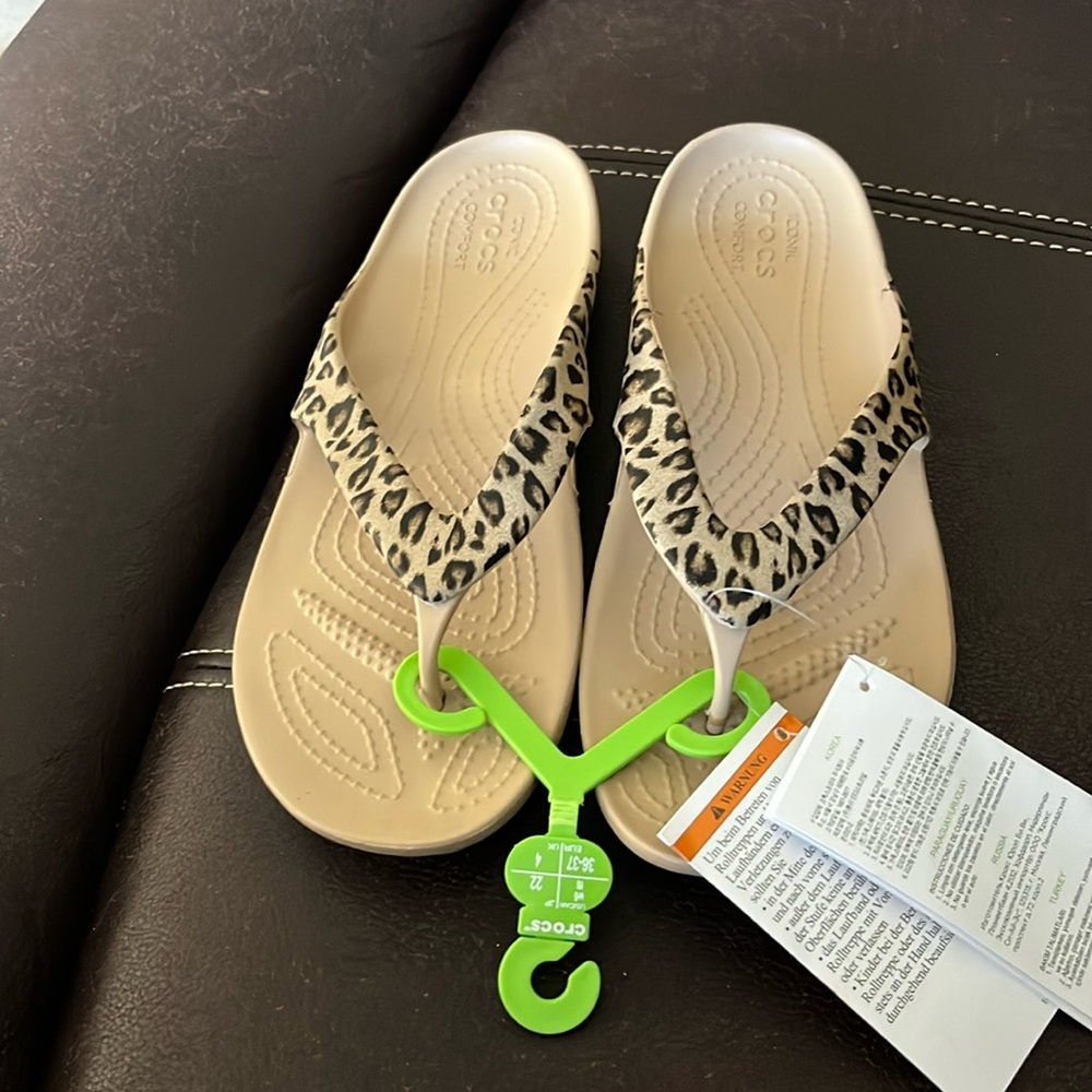 Crocs Kadee II Leopard Flip Flop Thong Sandals Womens Size 6
